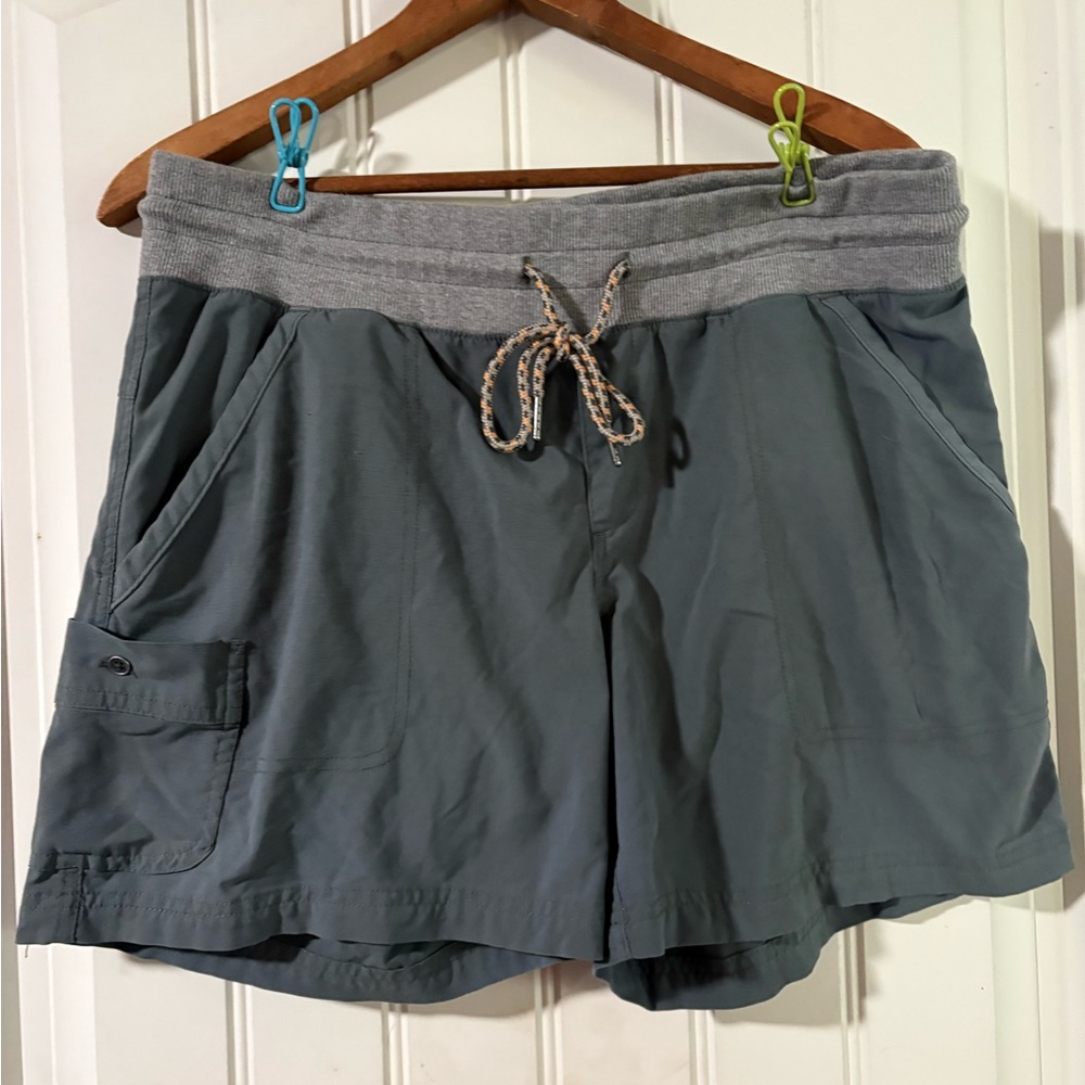 Columbia Gray Cargo Fishing Shorts Size L